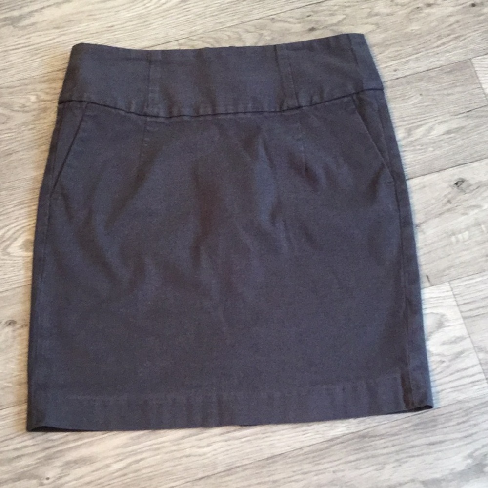 Stretch pencil skirt